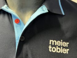 Firmen Mode mit rotem Knopf